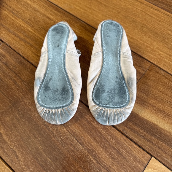 Capezio ballet shoes girl size 11.5 - Picture 2 of 3